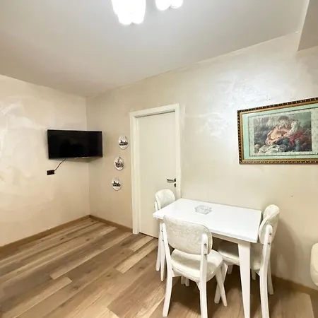 Apartment Luxury 6 Near Square 21