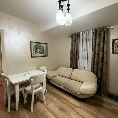 Luxury 6 Near Square 21 Apartment