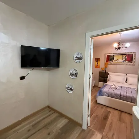 Apartment Luxury 6 Near Square 21